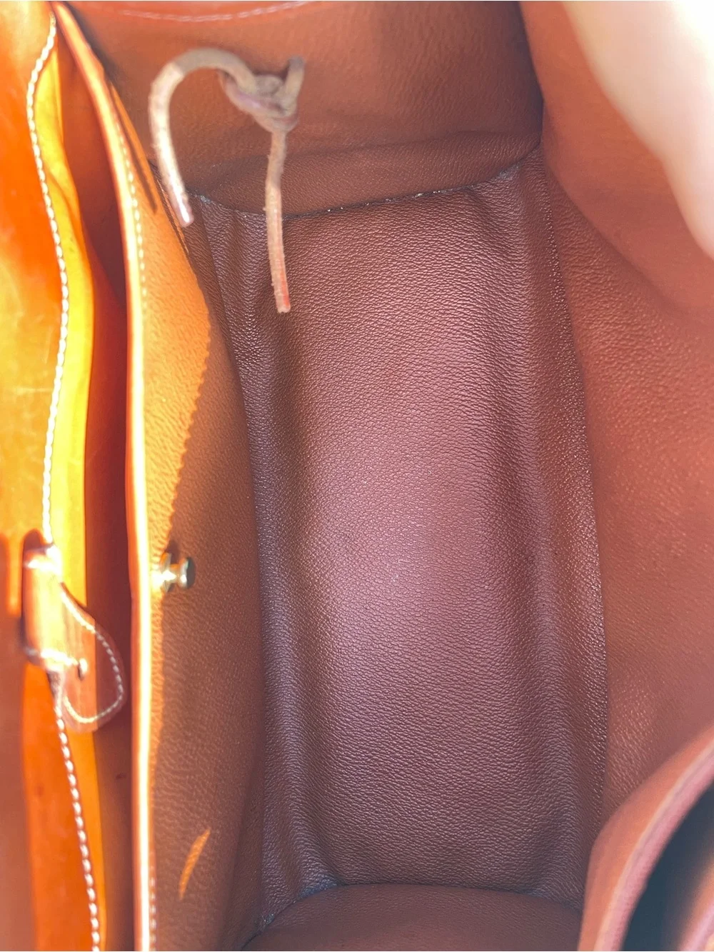 Dooney & Bourke Vintage All Weather Leather Handbag Black Tan Duck Logo AWL